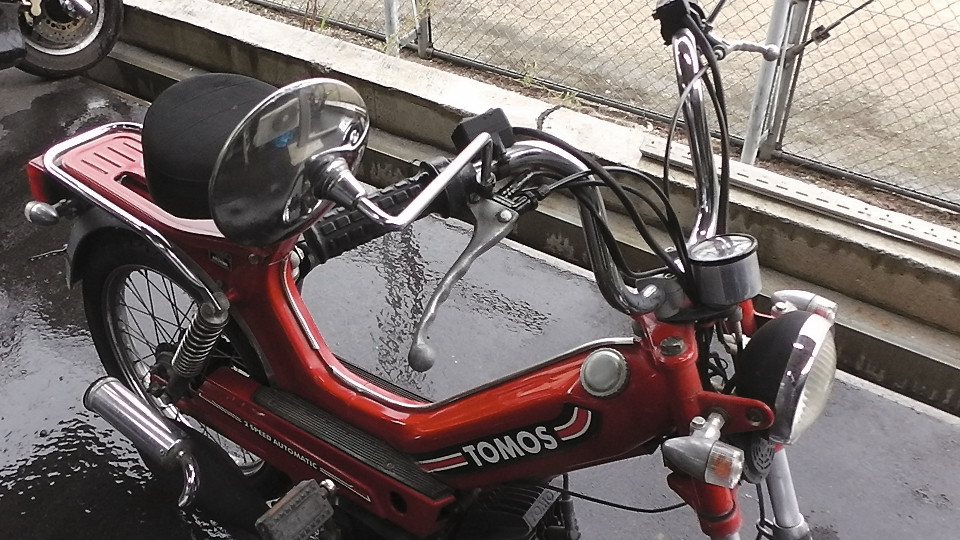古い自転車バイク ナンバー無し走行