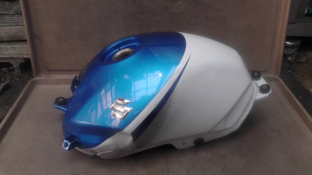 最高 GSR250 新品タンク エンブレム asakusa.sub.jp