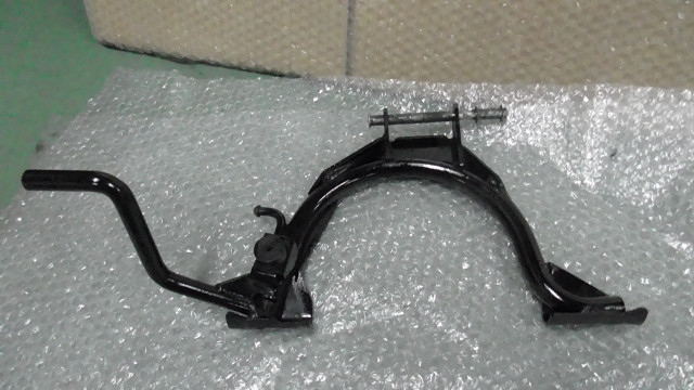 バイクパーツ　ギア4スト　UA06J-030xxx　の　センタースタンド *1612507488　