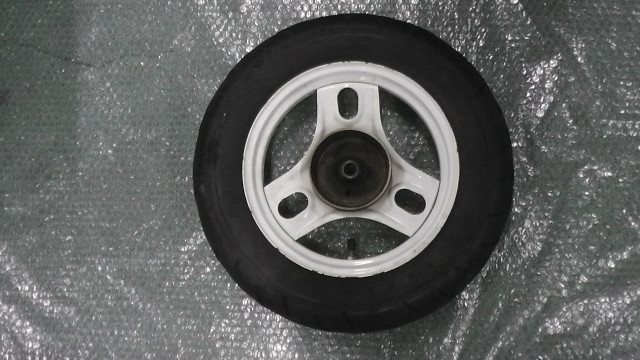 タクト AF16-1350xx の リアホイール タイヤ付 タクト AF16-1350xx の リアホイール タイヤ付