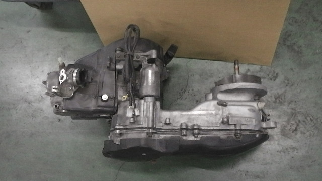 シグナス-X SR(FI) SE44J-132xxx の エンジン 赤ファン