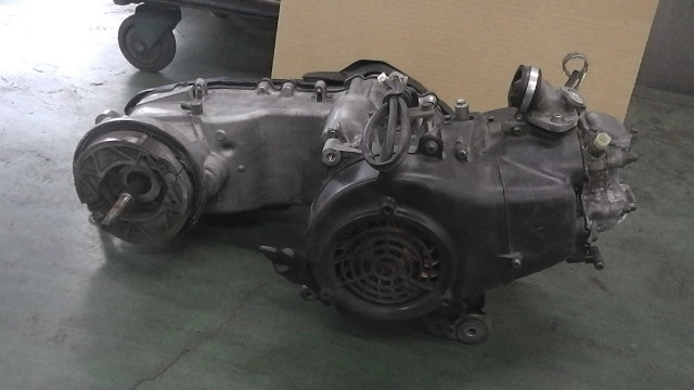シグナス-X SR(FI) SE44J-132xxx の エンジン 赤ファン