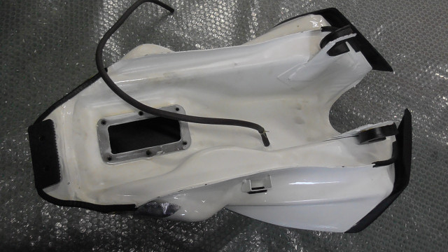 Megelli メガリ 250r LWGYDNL06CA002xxxの ガソリンタンク