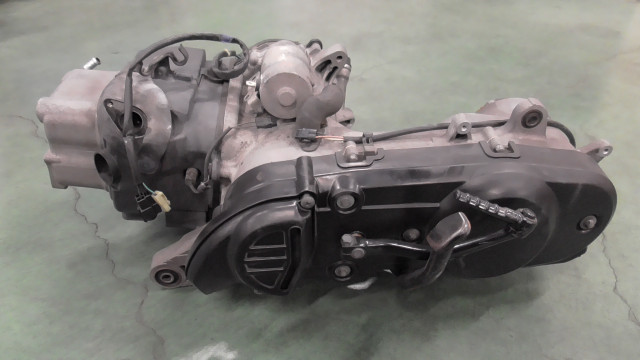 柔らかな質感の アドレスV125S 実動エンジン パーツ