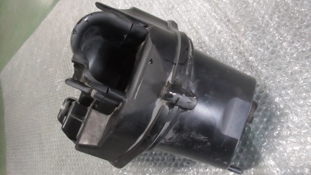 バリオス ZR250A の エアクリーナーボックス