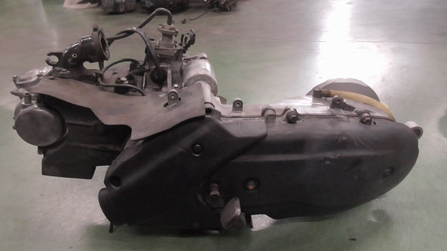 シグナス-X SR LPRSE29105A304xxx の エンジン 赤ファン