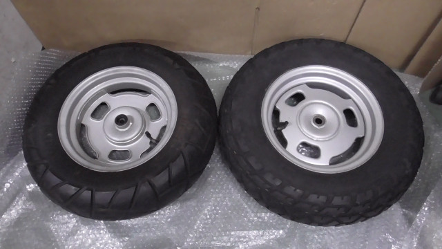 ZOOMER（ズーマー）AF58 の ホイール タイヤセット
