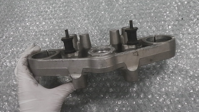 GSX400インパルス GK79A-112xxx の トップブリッジ