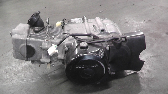 カブFI AA01-1724xxx の エンジン